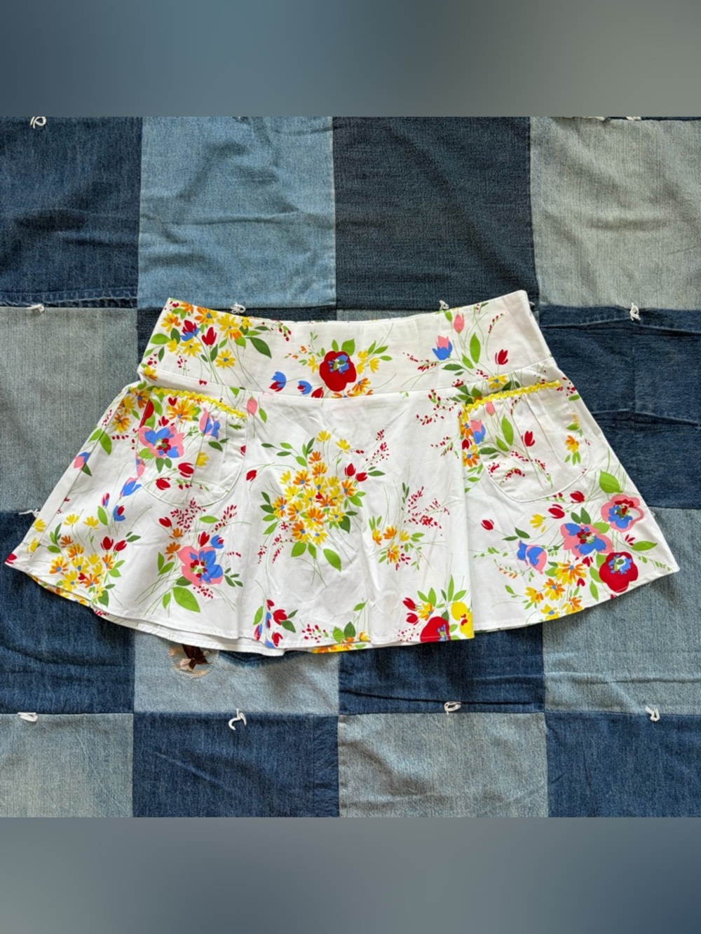 VTG four stars floral mini skirt y2k 90s pockets dainty white size 13 ruffle